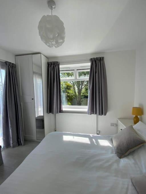 Dingley Dell - Superb Location For Truro In Private Accommodation Perranwell Exterior foto